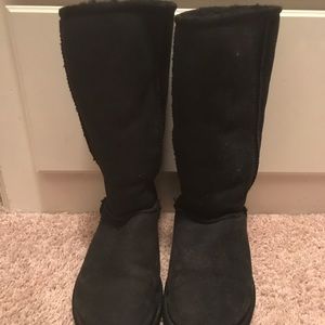 Ugg classic tall boot black size 7.